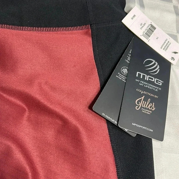 BNWT MPG printed capris cropped leggings BLACK and burgundy activewear - Picture 8 of 12